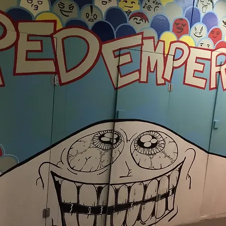 Red Emperor 호스텔 *
