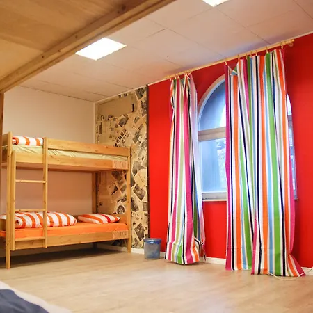 Red Emperor Хостел