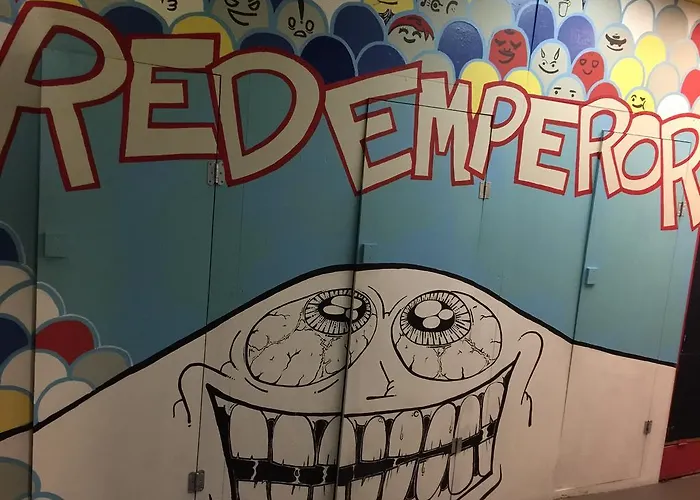 Red Emperor Hostel *