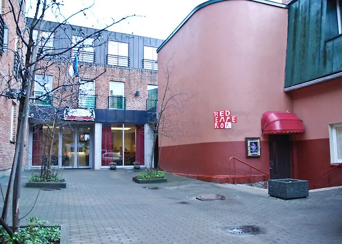 Red Emperor Hostel *