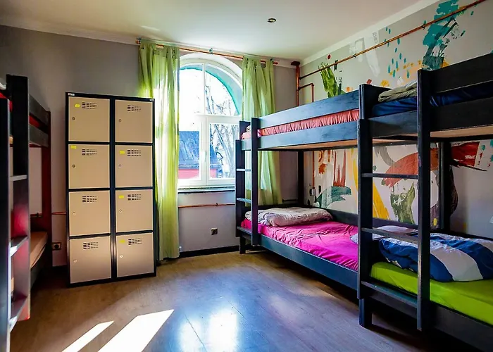 Red Emperor 호스텔 *