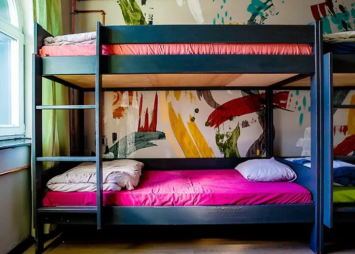 Red Emperor Hostel *