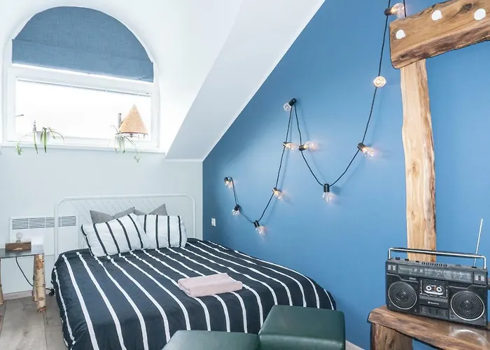 Red Emperor Hostel *