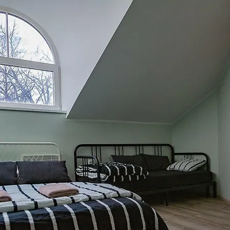 Red Emperor Hostel *