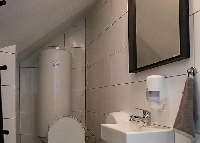 Red Emperor بيت شباب *