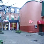 Red Emperor Hostal *