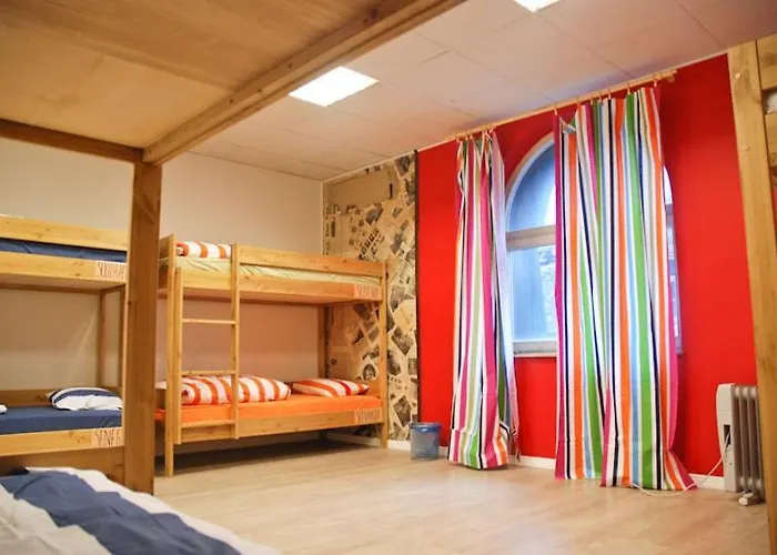 Hostel Red Emperor *